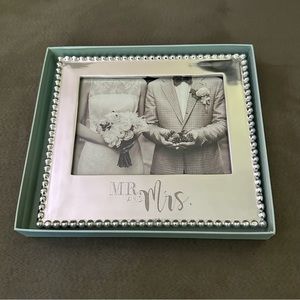 Mariposa Mr. & Mrs. Frame